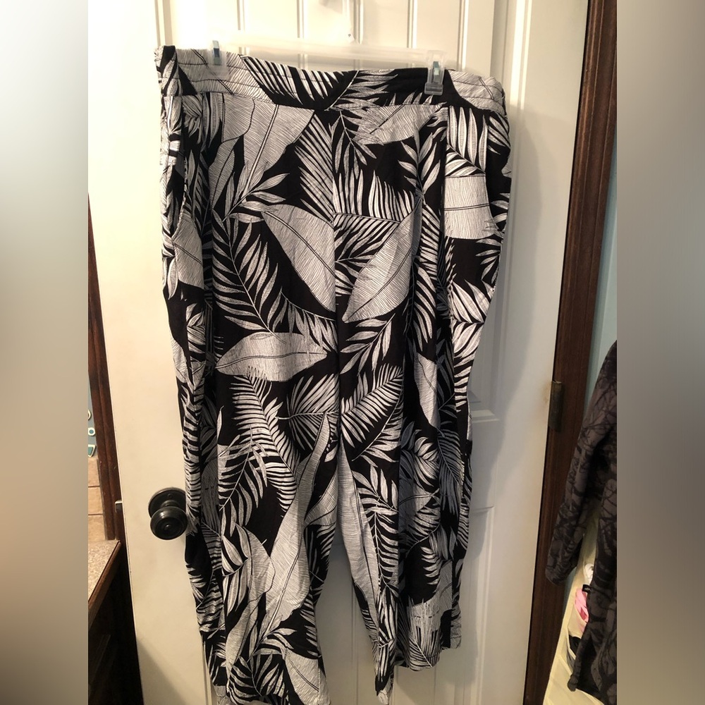 Wide Leg Palm Print Pants - Black & White NWOT